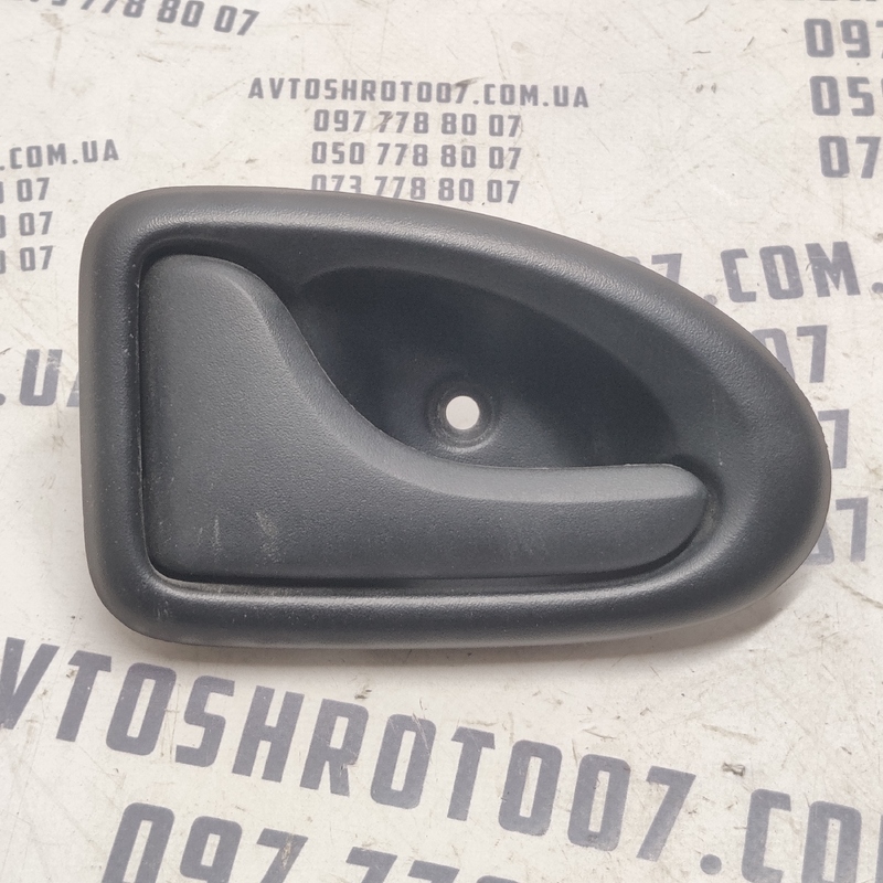 Дверна ручка Dacia Logan (04-12) 1.6 ліва OEM 7700830078