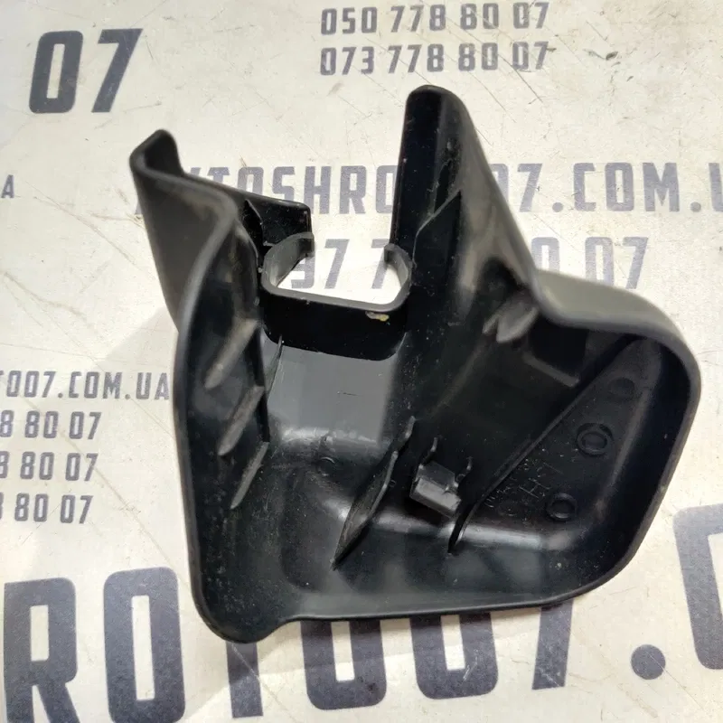 Накладка салону Toyota Corolla 06-13 1.6 ліва OEM 7213812130