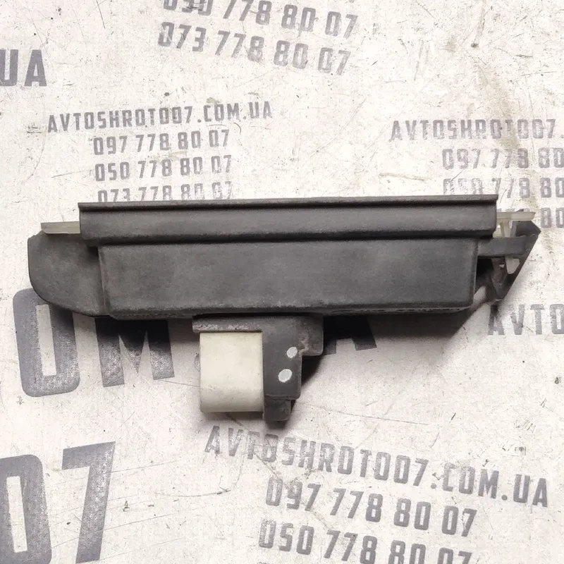 Плафон номера Dacia Logan 04-12 1.6 Бенз Зад OEM 7700433414