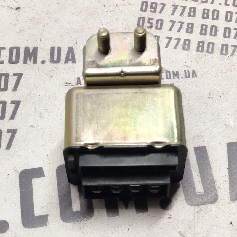 Реле бензонасоса Hyundai Sonata (98-05) 2.0 OEM 3916038010