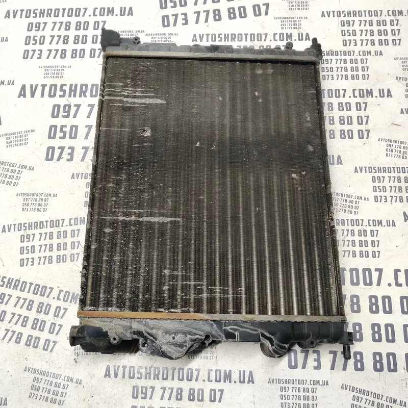 Радіатор Dacia Logan (04-12) 1.6 бензин OEM 8200125767