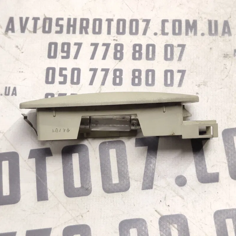 Плафон Volkswagen Bora (98-05) 1.9 TDI задній OEM 3b9947101a