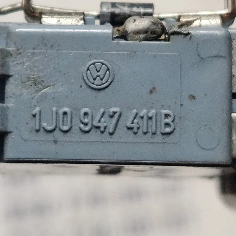 Ліхтар салону VW Bora (98-05) 1.9 TDI пер.пр. OEM 1j0947411b