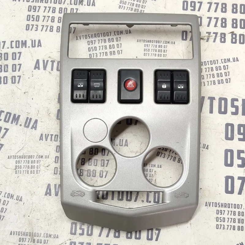 Накладка салону Dacia Logan (04-12) 1.6 Бенз OEM 8200382717