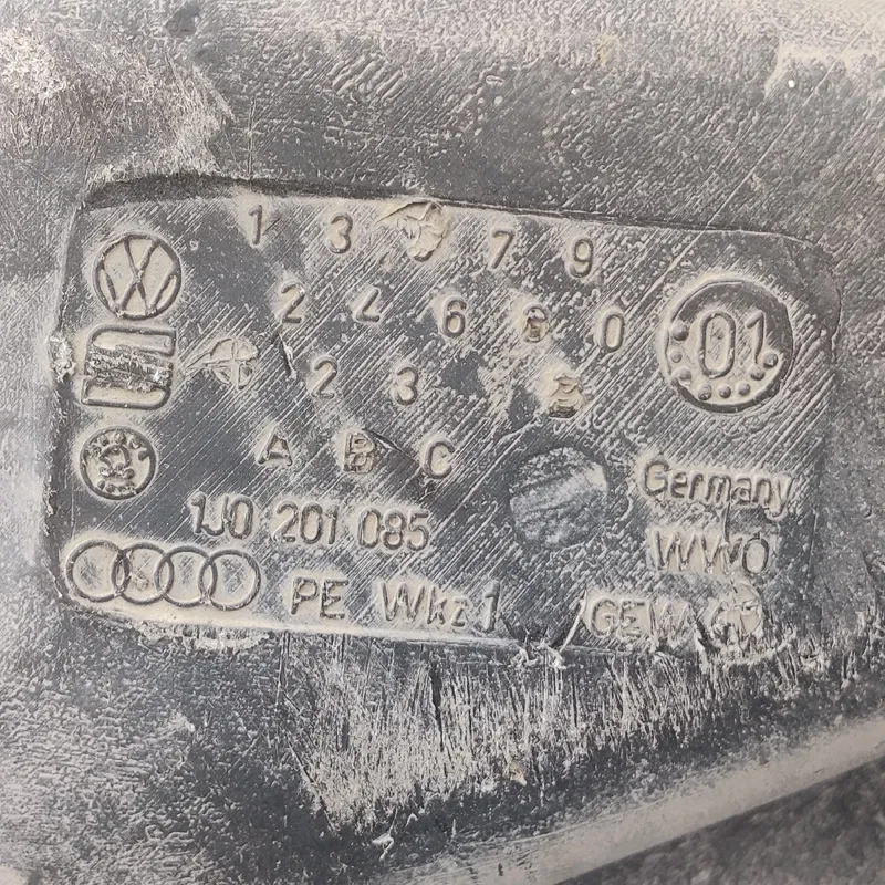 Бак паливний Volkswagen Bora (98-05) 1.9 TDI OEM 1j0201085