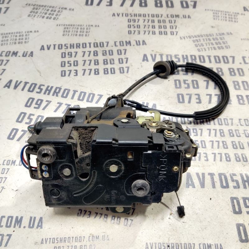 Замок дверей VW Bora (98-05) 1.9 TDI пер. пр. OEM 1j0973714