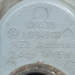 Повторювач стопу VW Bora (98-05) 1.9 TDI перед OEM 1j0949117 фото 4