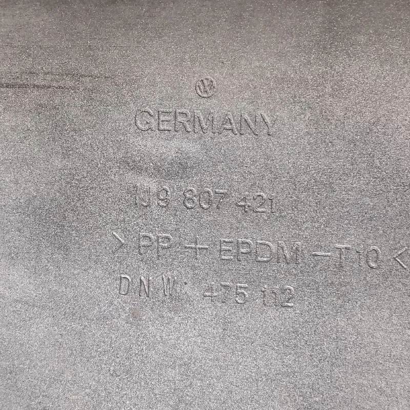 Бампер Volkswagen Bora (98-05) 1.9 TDI задній OEM 1j9807421