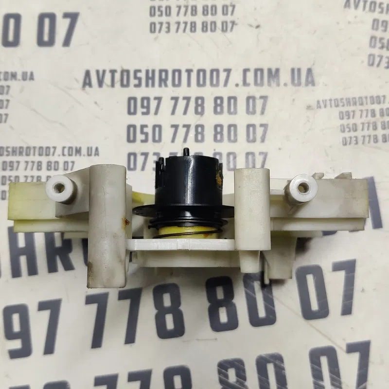 Кронштейн перемикача Hyundai Sonata 4 (98-05) OEM 9340038411