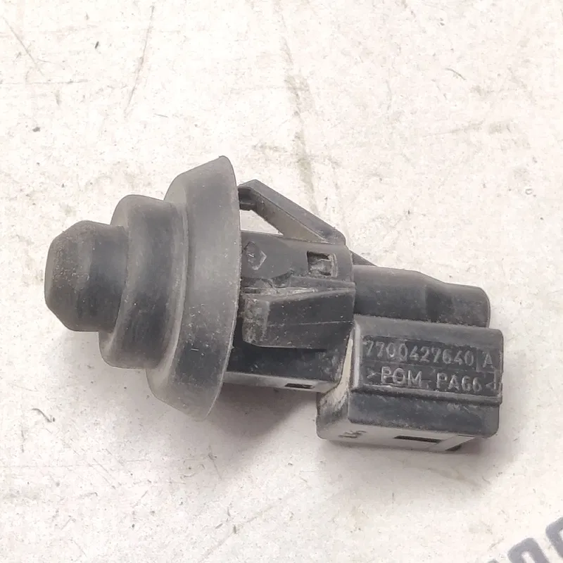 Датчик дверей Dacia Logan 04-12 1.6Б Пр.Пер. OEM 7700427640a