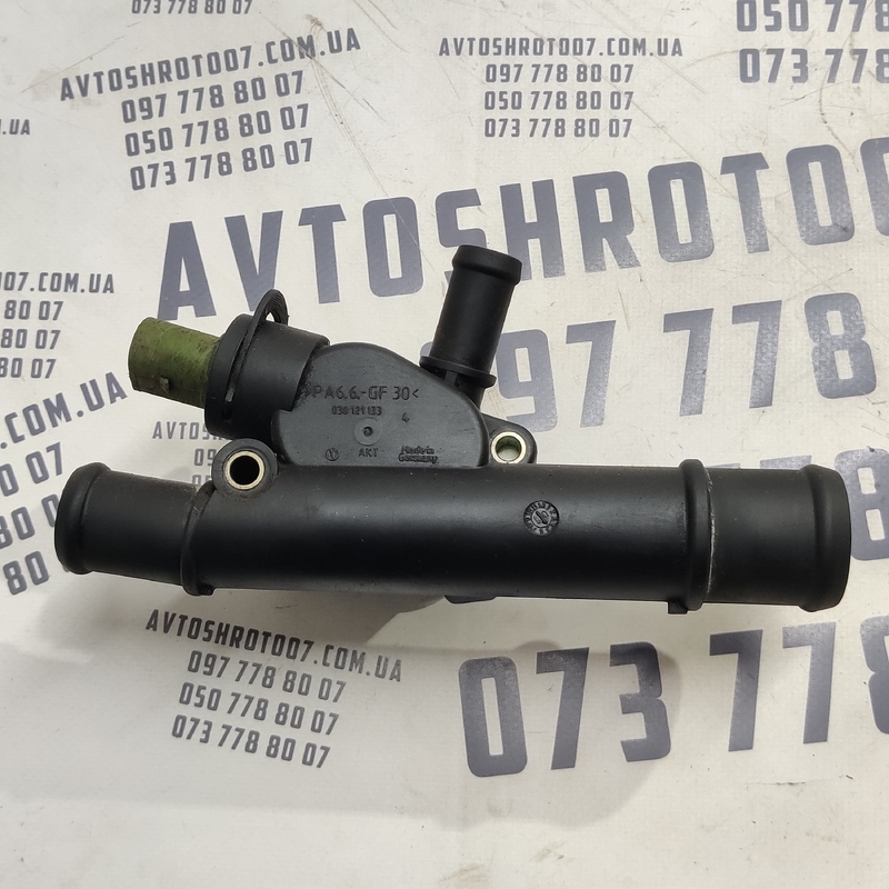 Фланець охолодження VW Bora (98-05) 1.9 TDI OEM 038121133