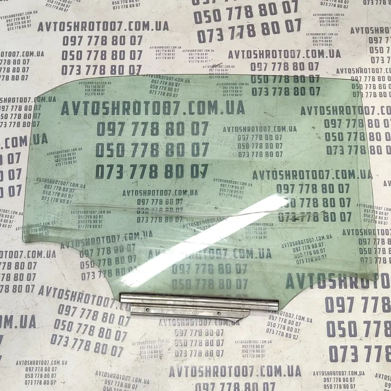 Скло дверей Toyota Corolla 06-13 1.6 задня права 43r00011