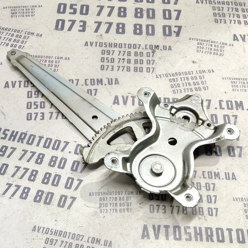Склопідіймач Toyota Corolla 06-13 1.6 Benz зад. пр. OEM 2182
