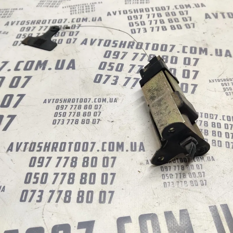 Замок лючка бака Hyundai Sonata IV 98-05 2.0 OEM 957203d000