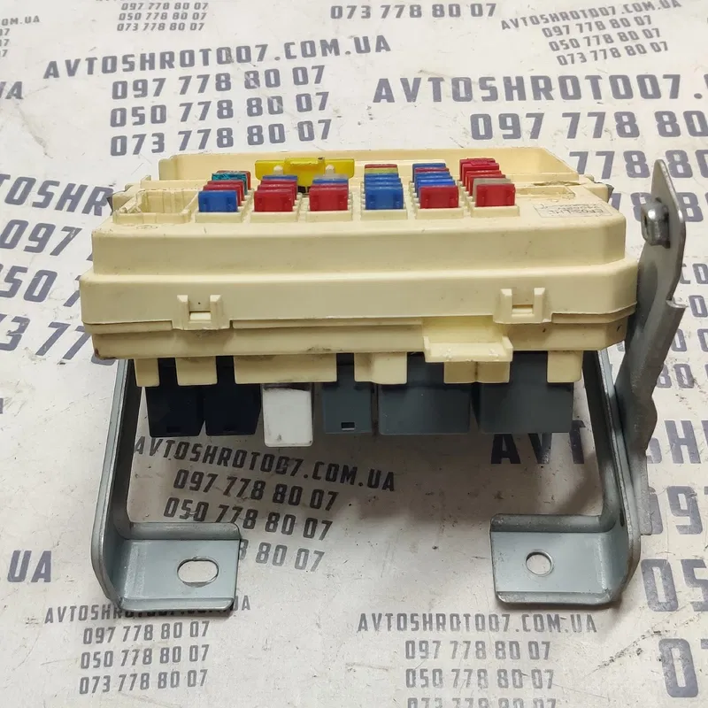 Блок запобіжників Hyundai Sonata IV 98-05 2.0 OEM 911203d200