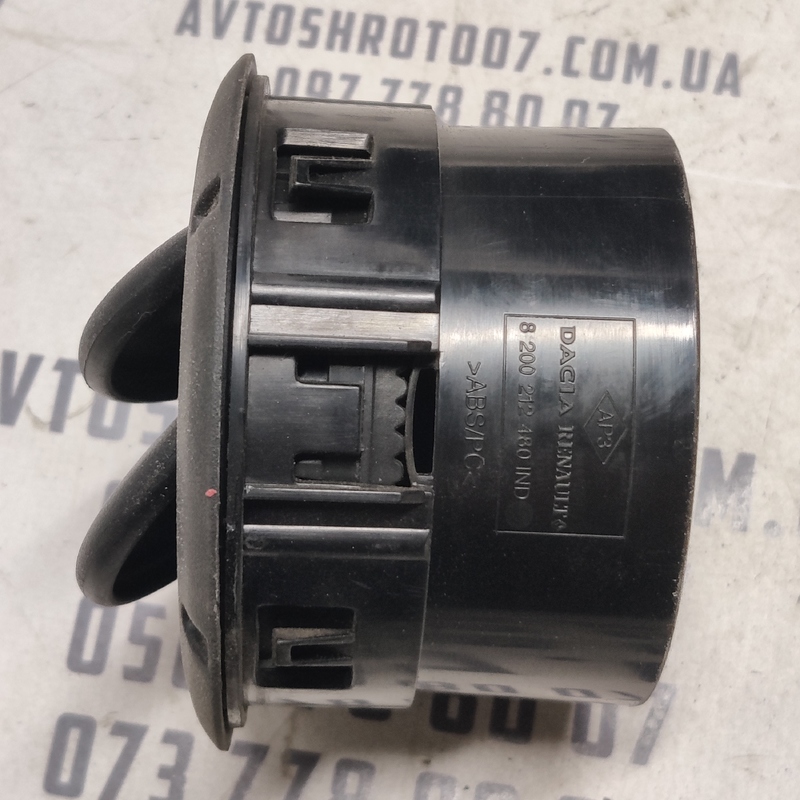 Дефлектор Dacia Logan (04-12) 1.6 бензин OEM 8200212480