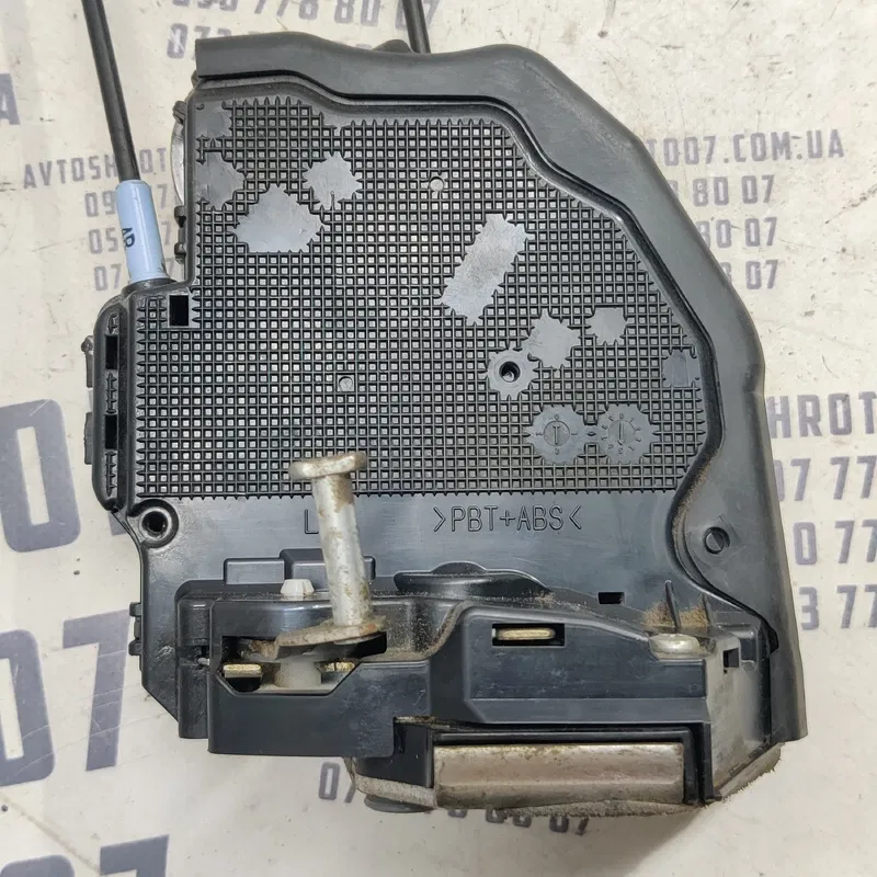 Замок дверей Toyota Corolla 06-13 1.6Б зад. лів. OEM 8060611