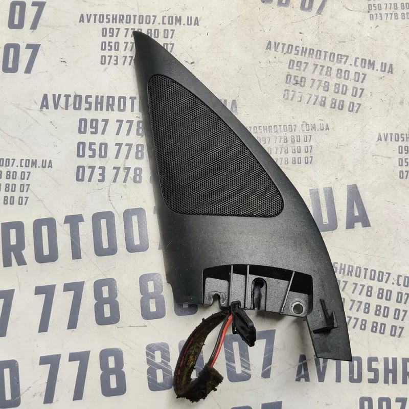 Накладка VW Bora (98-05) 1.9 TDI передня ліва OEM 1J0035411F