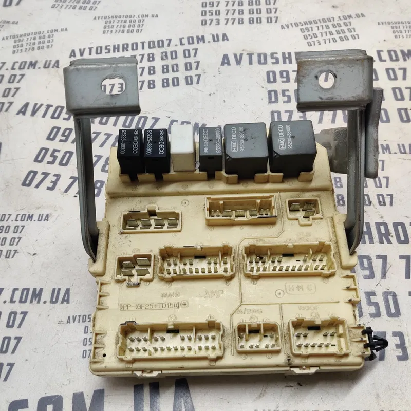 Блок запобіжників Hyundai Sonata IV 98-05 2.0 OEM 911203d200