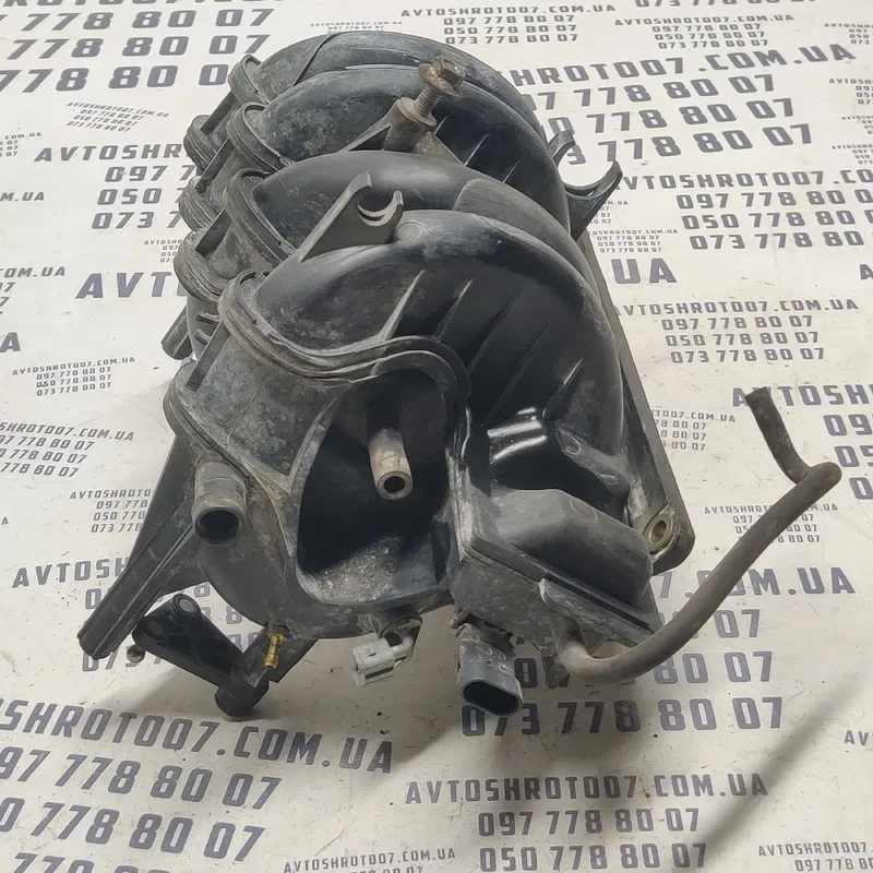 Впускний колектор Dacia Logan 04-12 1.6 Бензин 7700273860