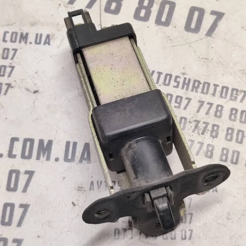 Замок лючка бака Hyundai Sonata IV 98-05 2.0 OEM 957203d000