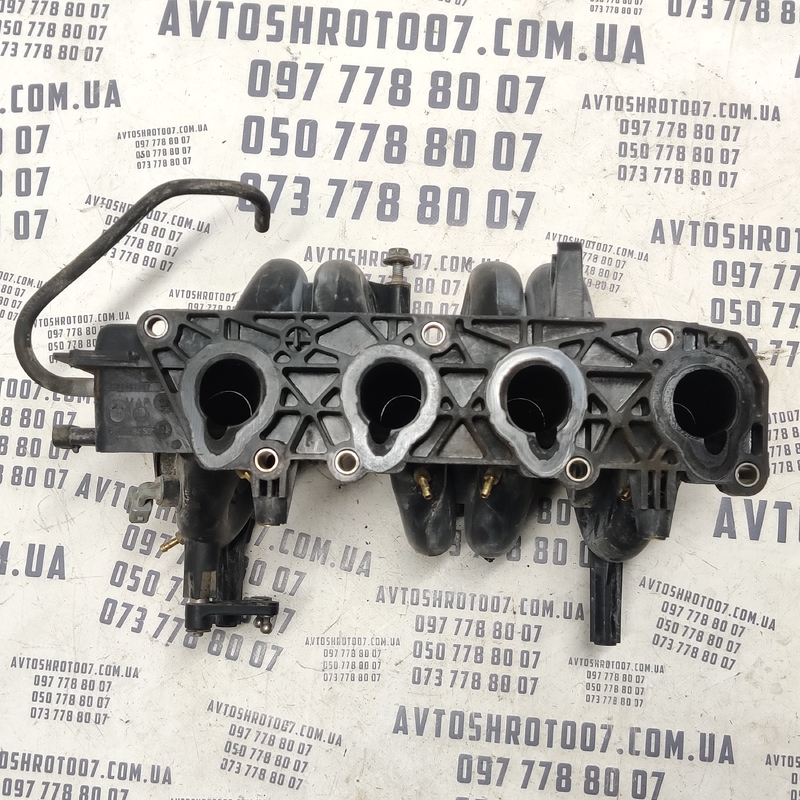 Впускний колектор Dacia Logan 04-12 1.6 Бензин 7700273860 фото 2