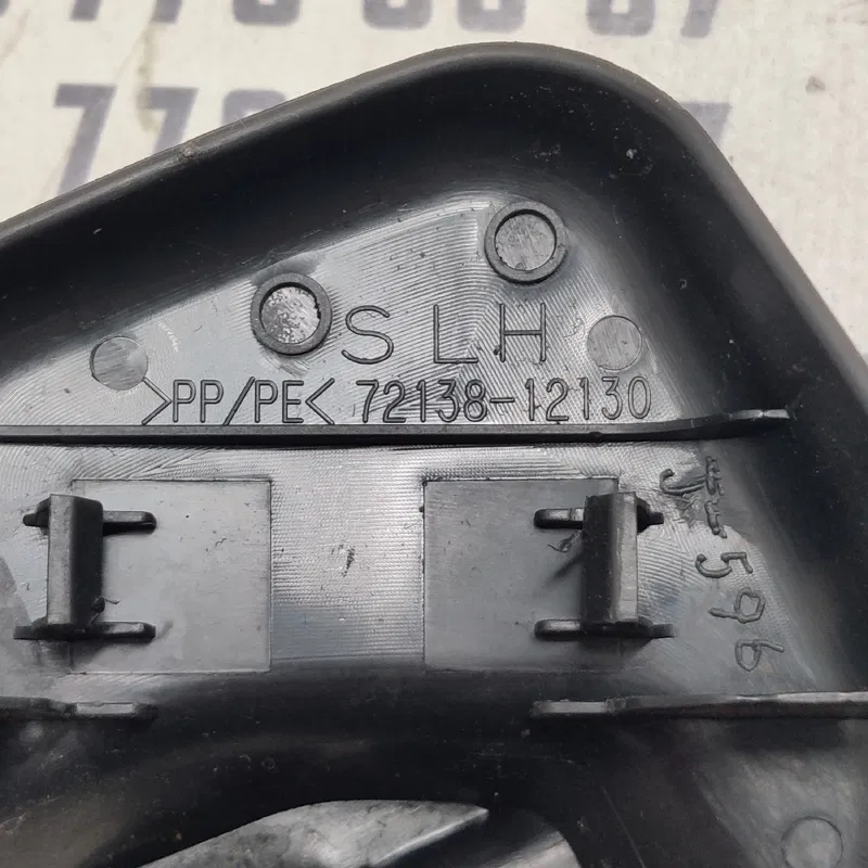 Накладка салону Toyota Corolla 06-13 1.6 ліва OEM 7213812130