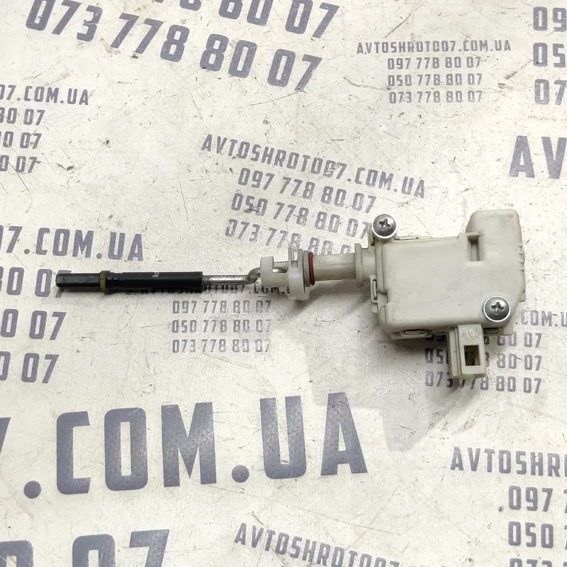 Замок лючка бака задній Volkswagen Bora (98-05) 1.9 TDI ASZ