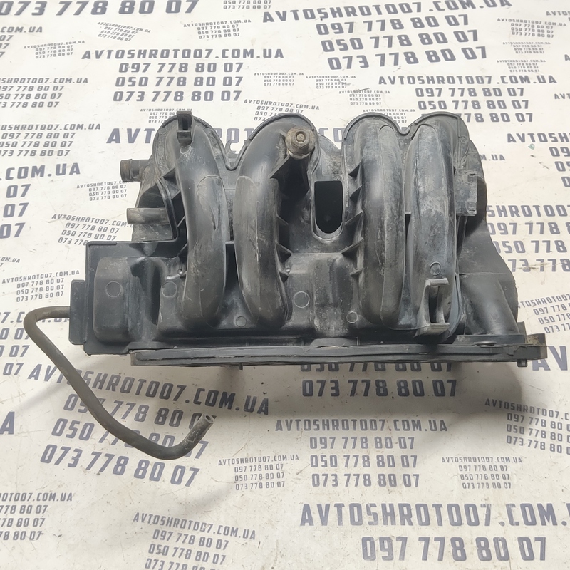 Впускний колектор Dacia Logan 04-12 1.6 Бензин 7700273860