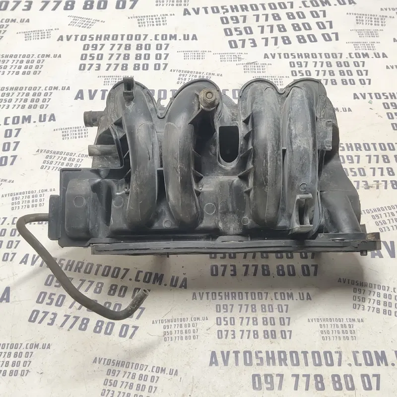 Впускний колектор Dacia Logan 04-12 1.6 Бензин 7700273860