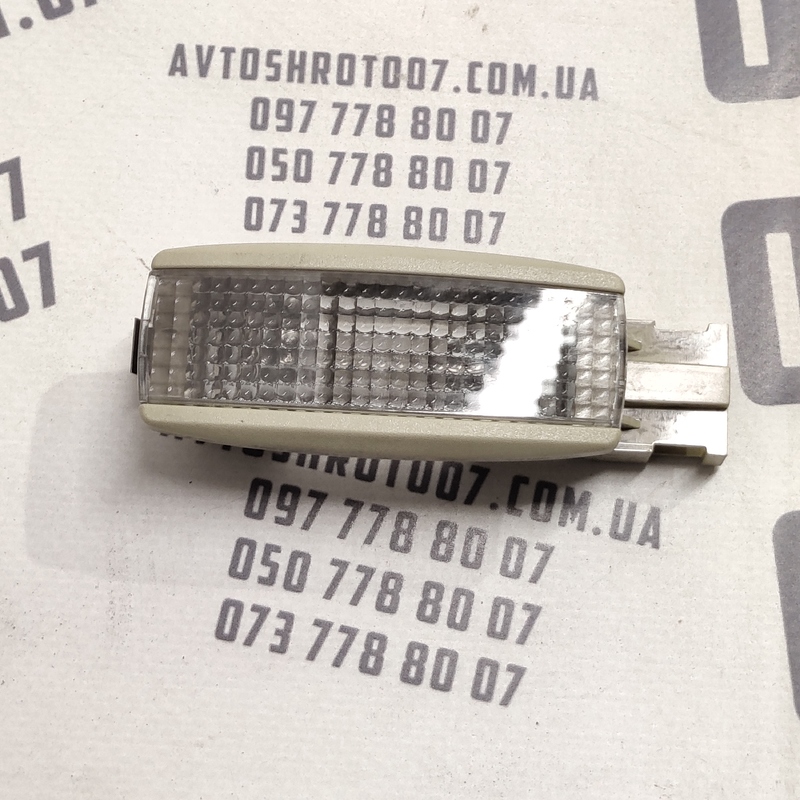 Ліхтар салону VW Bora (98-05) 1.9 TDI передній OEM 3B0947113