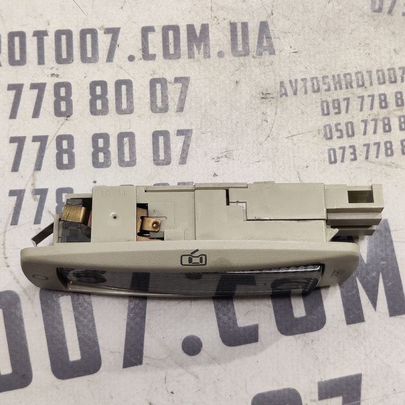 Плафон салону VW Bora (98-05) 1.9 TDI лівий OEM 3b0947291 фото 2