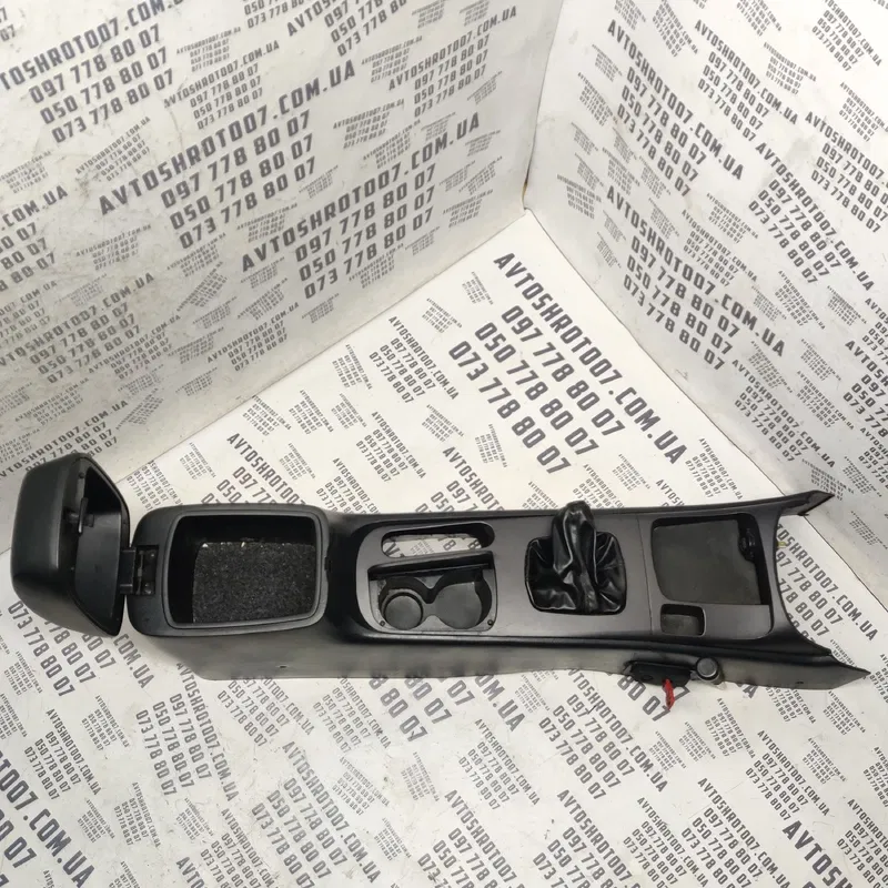 Консоль центральна Hyundai Sonata (98-05) 2.0 OEM 846113c000