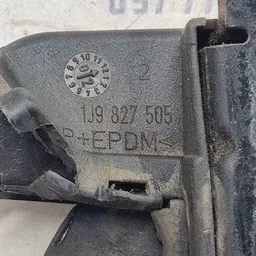 Замок багажника задній VW Bora (98-05) 1.9 TDI OEM 1j9827505 фото 4
