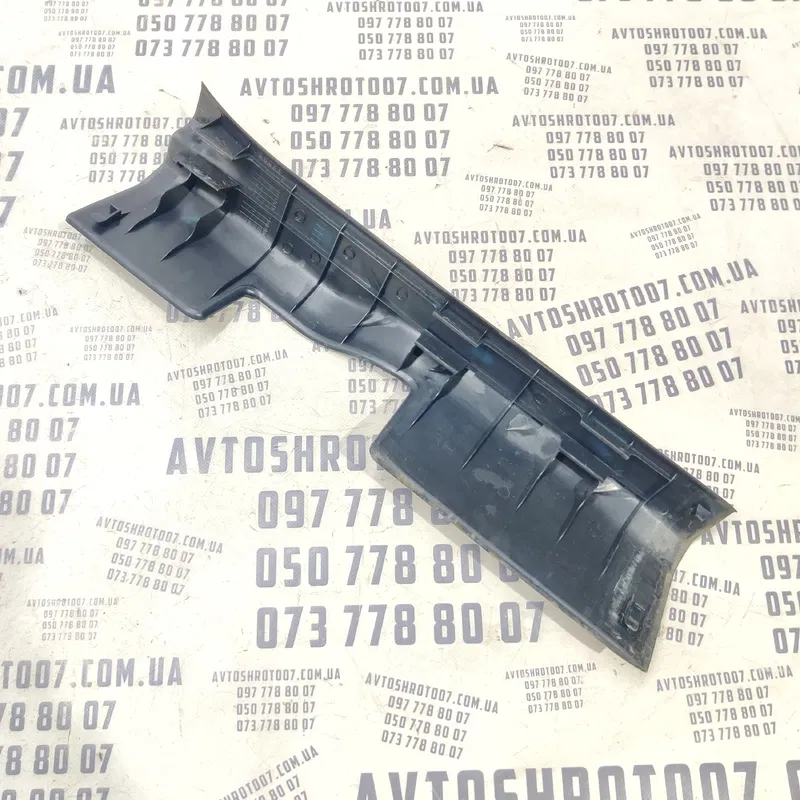 Накладка права Mitsubishi Outlander XL 06-12 2.0D 7656a036