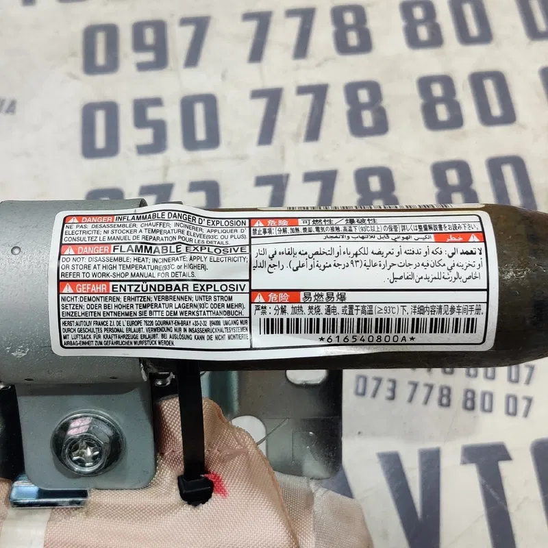Шторка Mitsubishi Outlander XL 06-12 2.0D пр OEM 616540800a