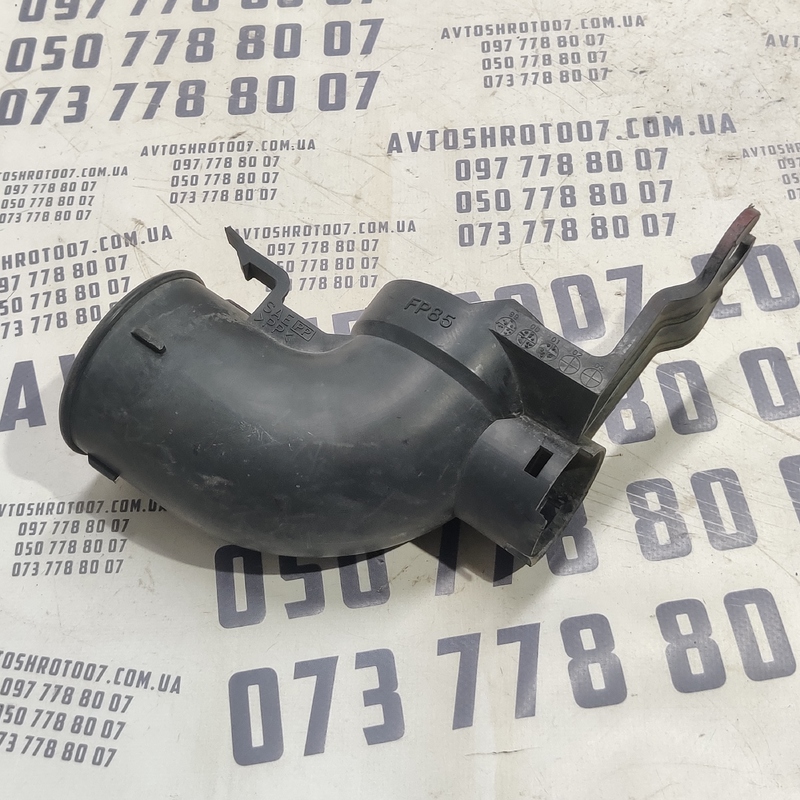 Патрубок повітряний Mazda Premacy (99-05) 1.8 Бензин