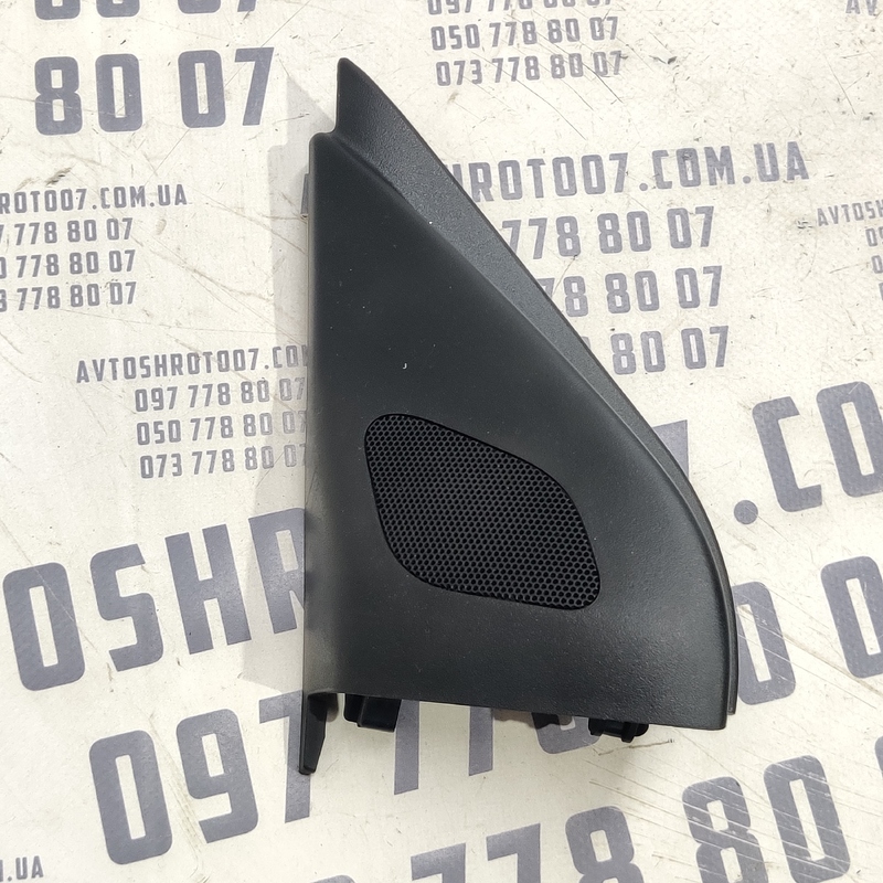 Накладка Mitsubishi Outlander XL 06-12 2.0D ліва OEM 221a079