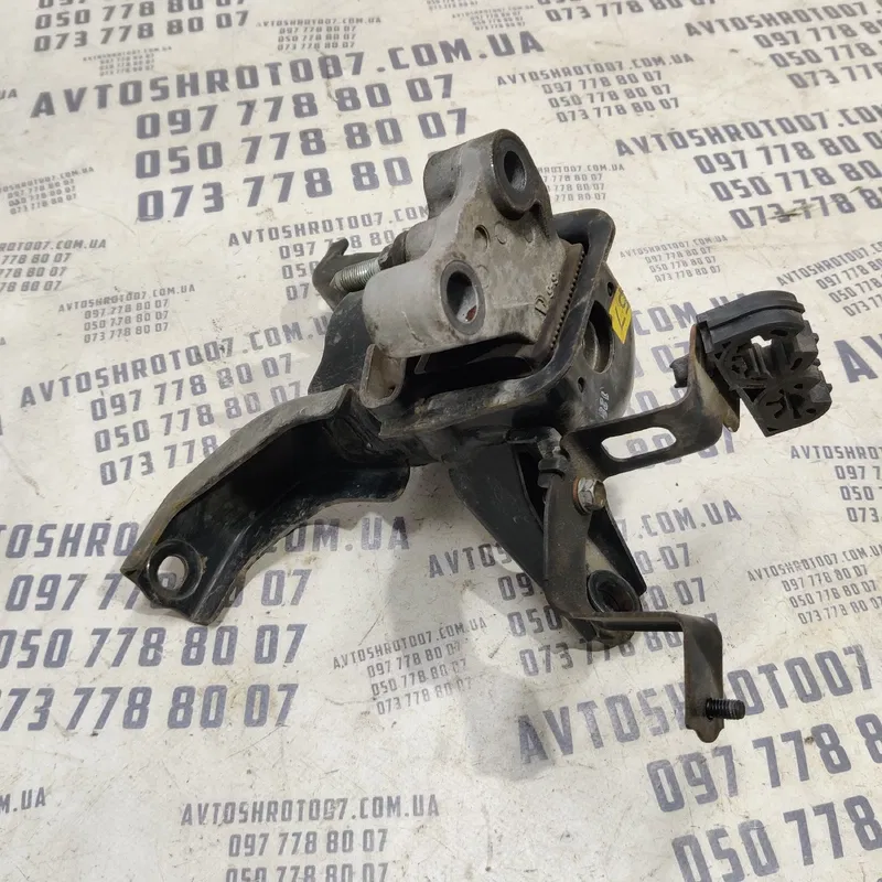 Подушка двигуна Toyota Corolla (06-13) 1.6 права 1230522361