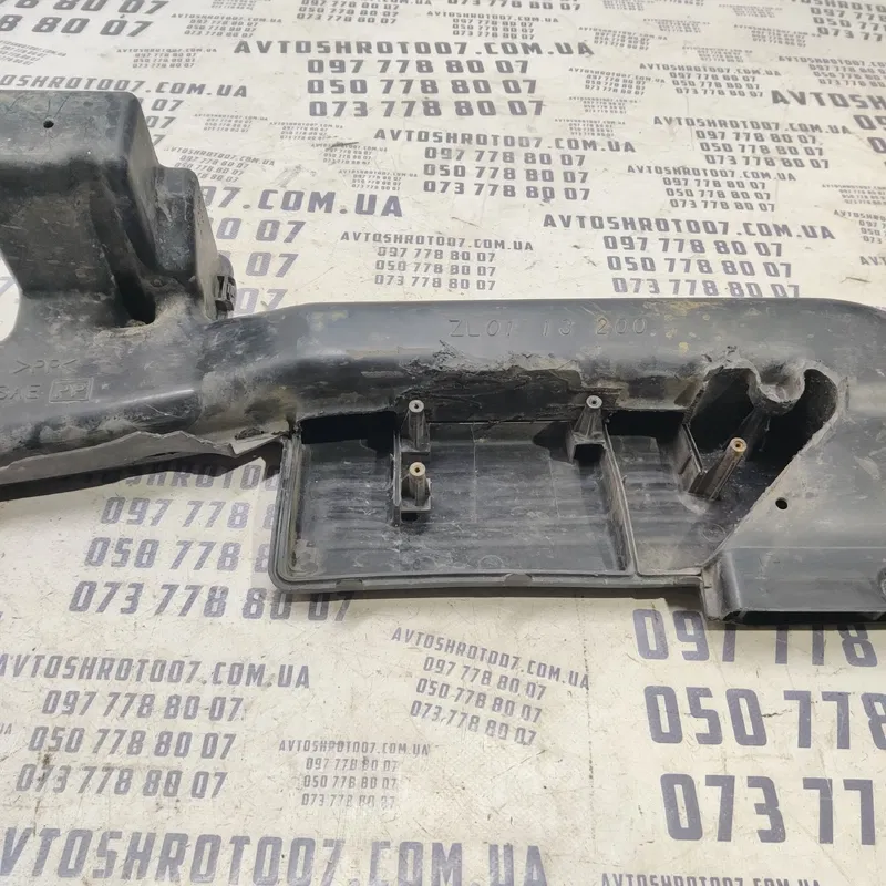 Патрубок повітряний Mazda Premacy (99-05) 1.8 FP Бензин
