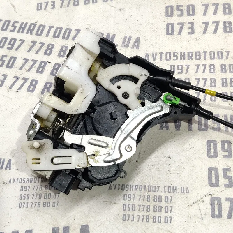 Замок зад лів Mitsubishi Outlander XL 06-12 2.0D OEM 08829b