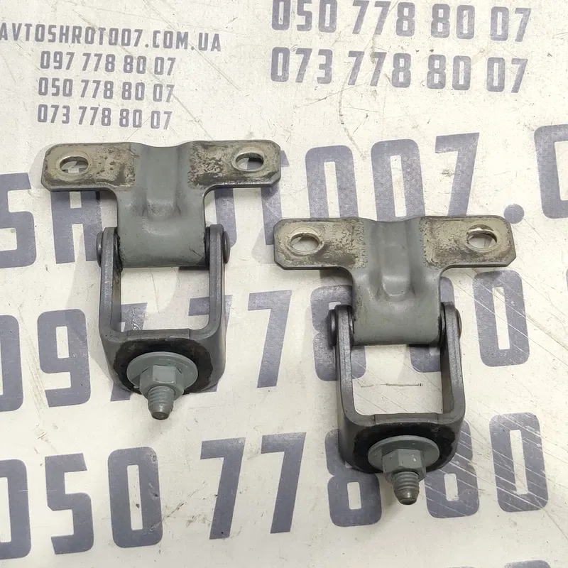 Завіса багажника Mitsubishi Outlander XL 06-12 2.0D верхня