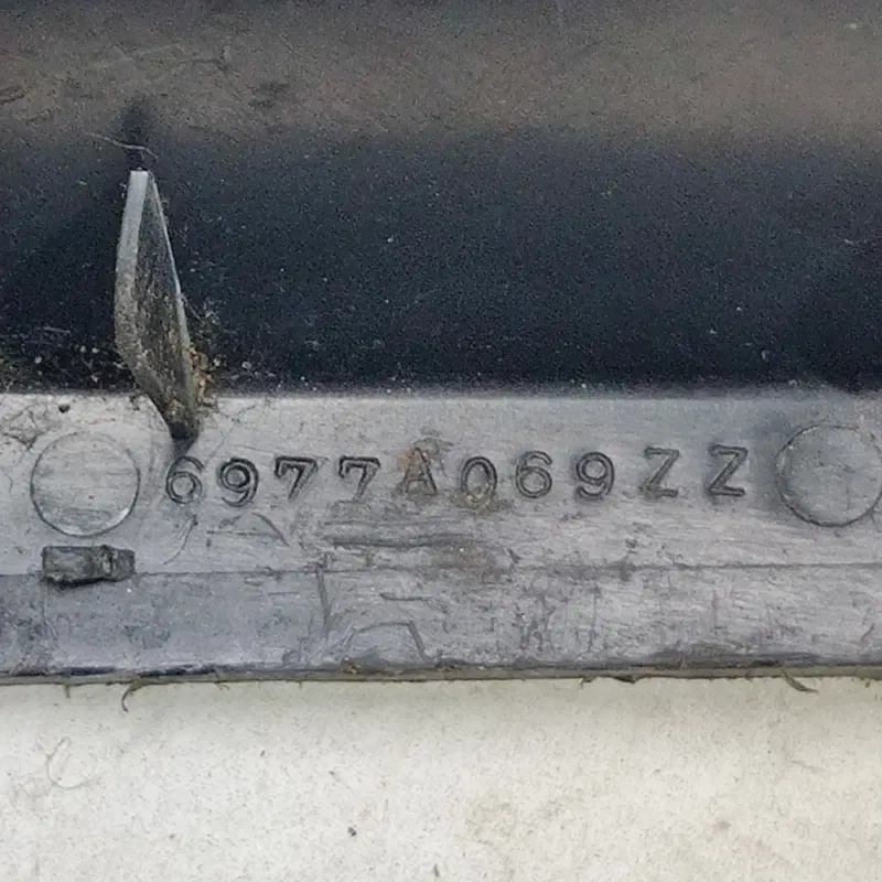Накладка салону Mitsubishi Outlander XL 06-12 OEM 6977a069zz