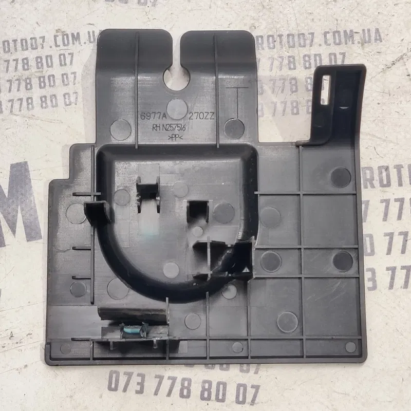 Накладка Mitsubishi Outlander XL (06-12) 2.0D OEM 6977a270zz