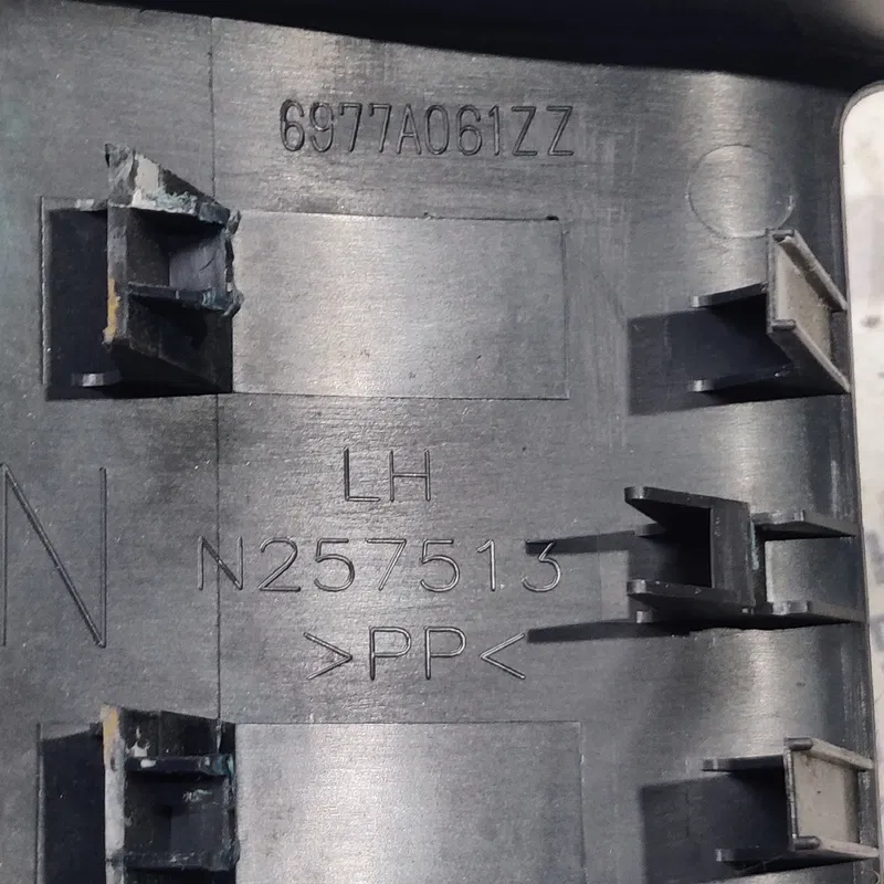 Накладка салону Mitsubishi Outlander XL 06-12 OEM 6977a061zz
