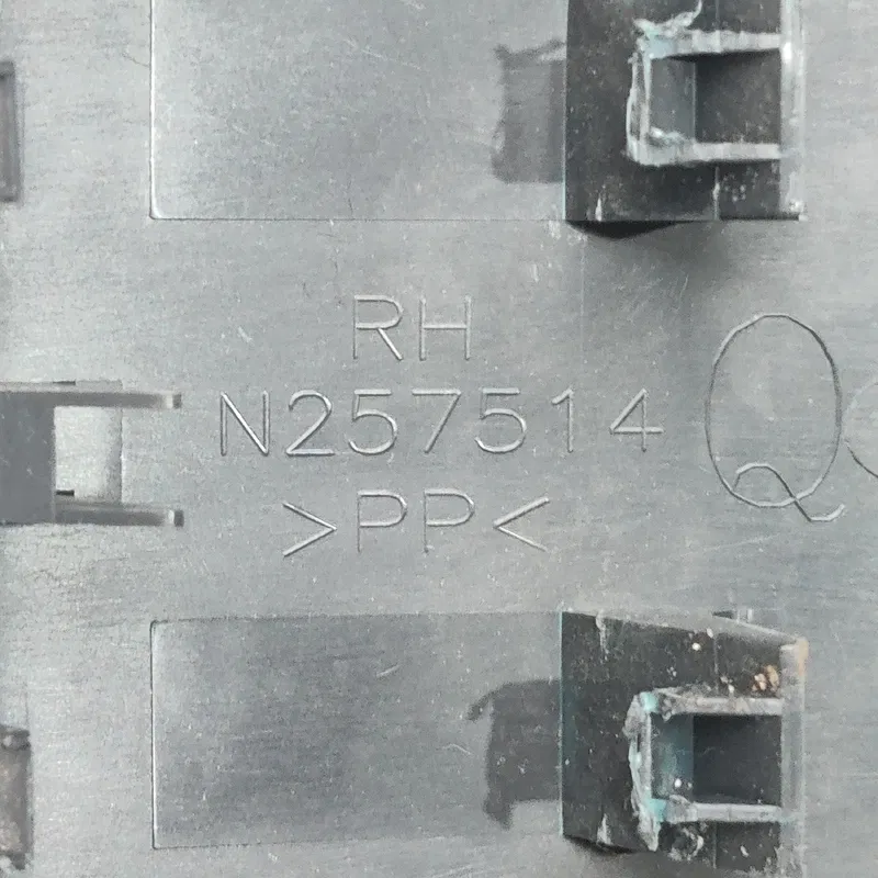 Накладка Mitsubishi Outlander XL (06-12) 2.0D OEM 6977a062zz