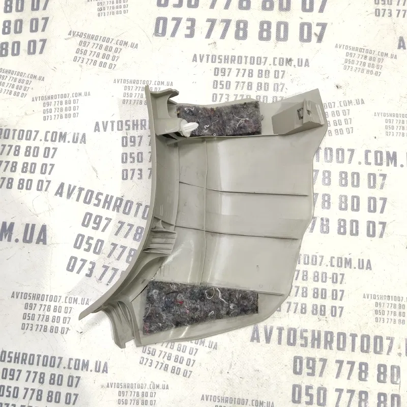 Накладка салону Toyota Corolla 06-13 1.6 права 6211112300