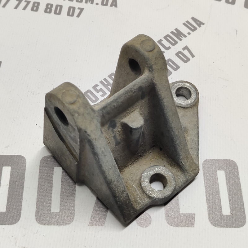 Кронштейн генератора Mazda Premacy (99-05) 1.8 FP Бензин