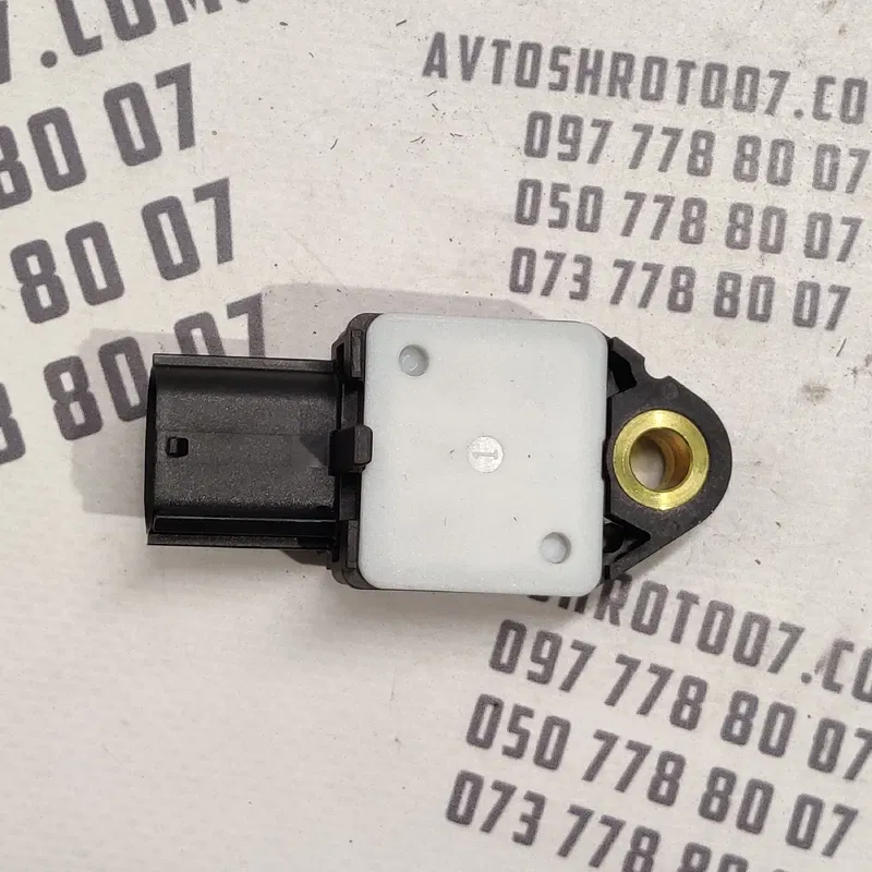 Датчик удару Toyota Corolla 07-13 1.6 прав OEM 8983102060