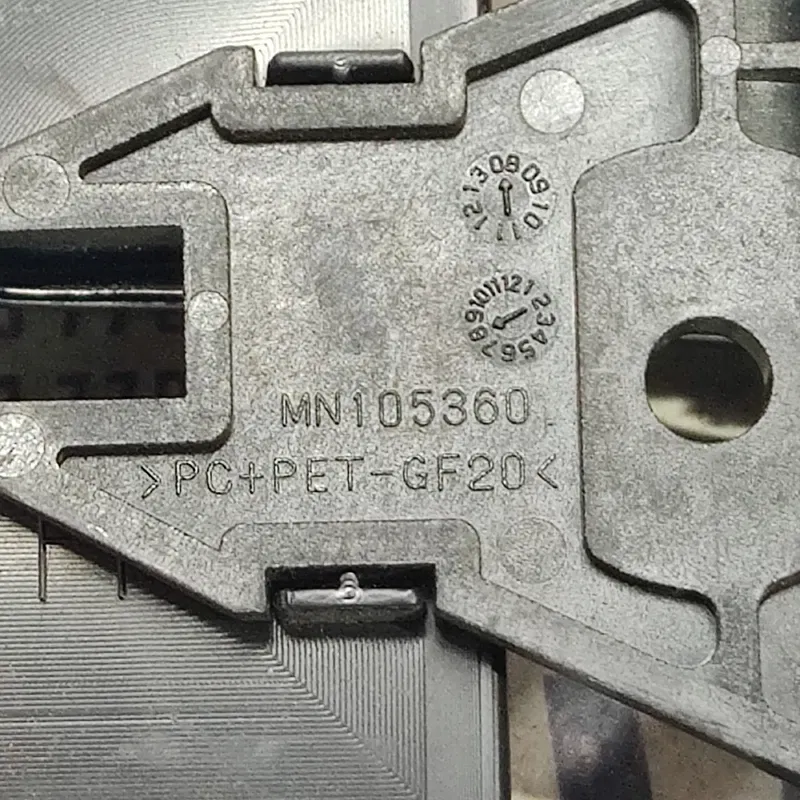 Ручка внутр. Mitsubishi Outlander XL 06-12 2.0D пр. mn105360
